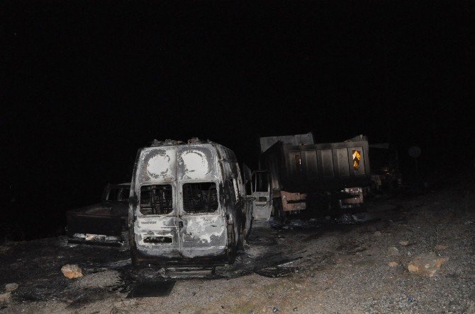 Tunceli’de Pkk 6 Araç Yaktı, 1 Aracı Gasp Etti