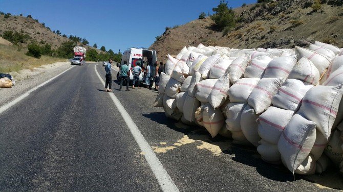 Lastiği Patlayan Kamyonun Sürücüsü Yaralandı