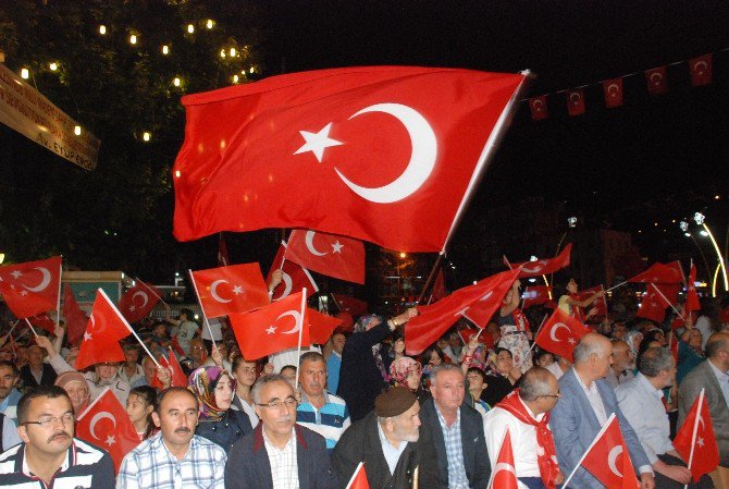 Demokrasi Şehidinin Ağabeyi Demokrasi Nöbeti Tuttu