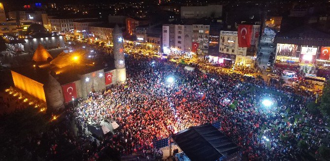 Demokrasi Nöbetinin Kalesi Erzurum Kıyamda