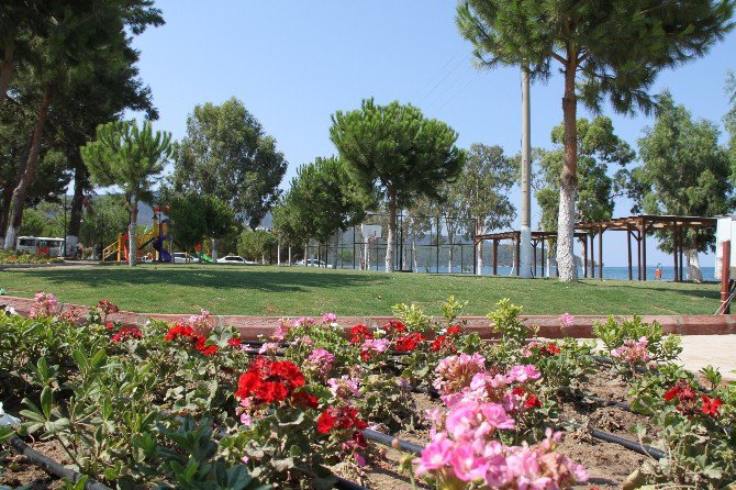 Akbük’e Yeni Parklar Kazandırılıyor