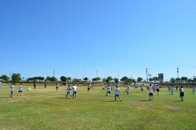 Adilcevaz’da Çocuklara Yaz Dönemi Futbol Eğitimi