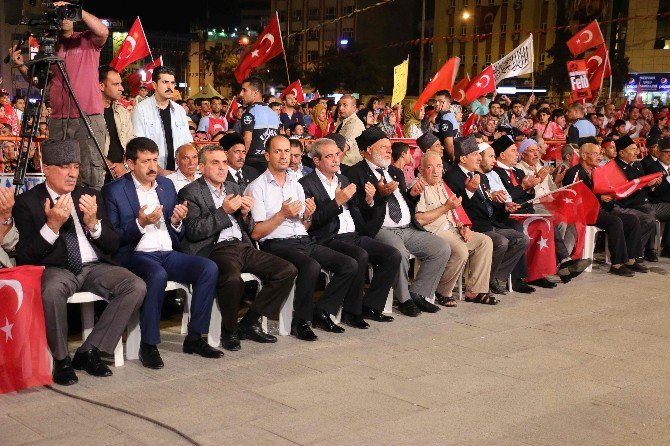 Belediye Başkanı Demirkol, Meydanlarda Halkla Bir Araya Geldi