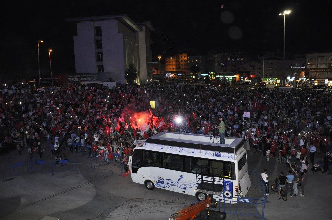 Zeytinburnulular Demokrasi Nöbetinde