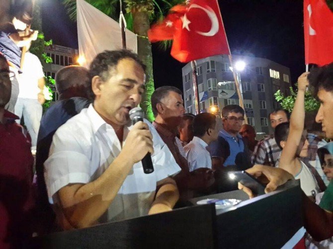 Edremit’te Demokrasi Nöbetinde Meydan Boş Kalmıyor.