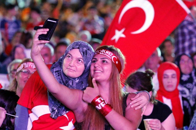 Antalya’da Demokrasi Nöbeti Devam Ediyor