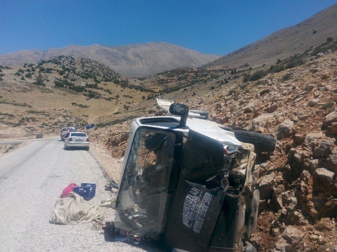 Piknik Yolunda Trafik Kazası: 1’i Çocuk 2 Ölü, 8 Yaralı