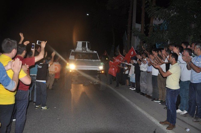 Göreve Giden Askere Sevgi Gösterisi