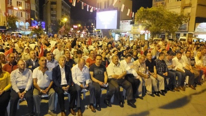 Burhaniye’de Demokrasi Nöbetinde Büyük Coşku