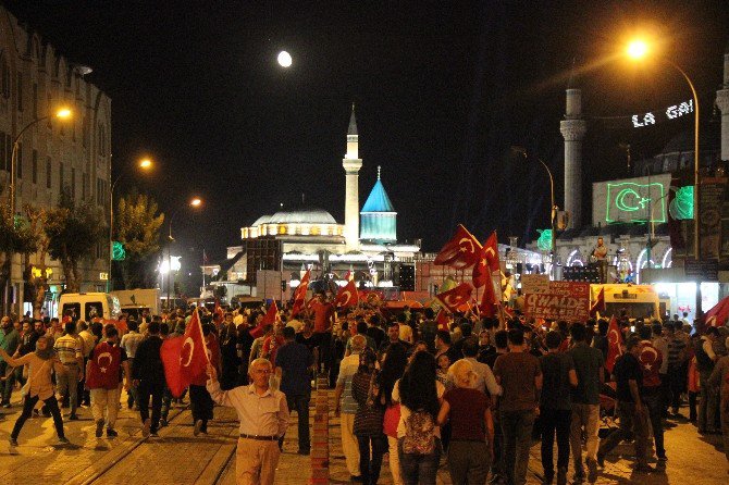 Konya’da Darbe Girişimine Tepki Sürüyor