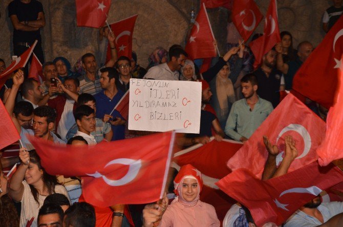 Mardin’de Demokrasi Nöbeti Devam Ediyor