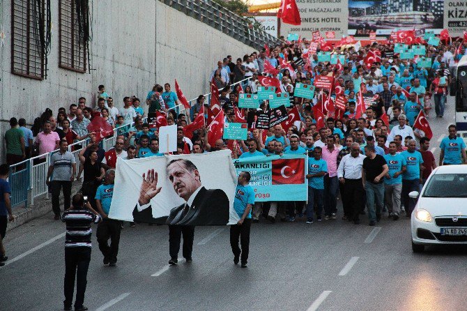 Adana’da Sağlık Çalışanlarından ‘Demokrasi Yürüyüşü’