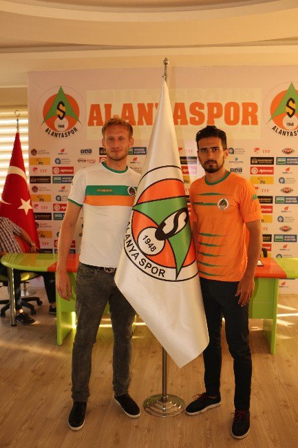 Alanyaspor’da Çifte İmza