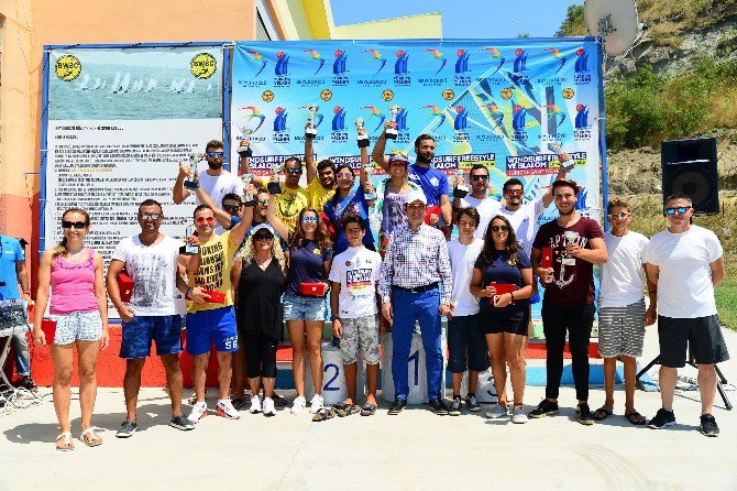 Beylikdüzü’nde “Türkiye Windsurf Ve Slalom” Rüzgarı