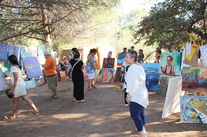 Didim’de Resim Çalıştayı Katılımcıları Belgelerini Aldı