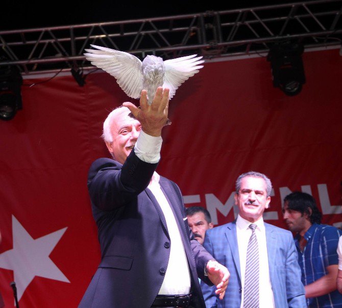 Ünlü İlahiyatçı Nihat Hatipoğlu Diyarbakır’da Demokrasi Nöbetine Katıldı