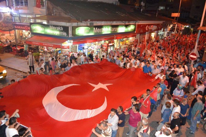 Karamürsel’de Mehteran Eşliğinde Demokrasi Nöbeti