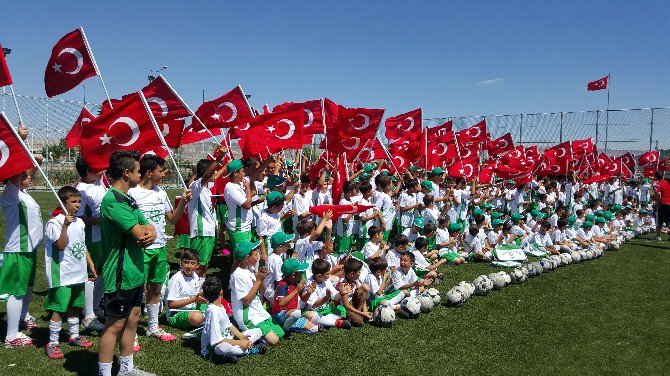 Kayseri Şeker Yaz Spor Okullarına 800 Öğrenci Katıldı