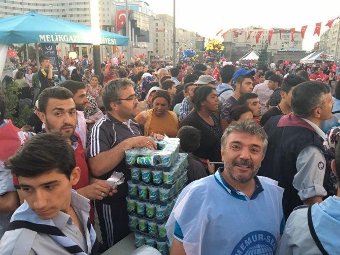 Kayseri Memur Sen Temsilciliği Milli İrade Nöbetçilerine Pilav İkramında Bulundu