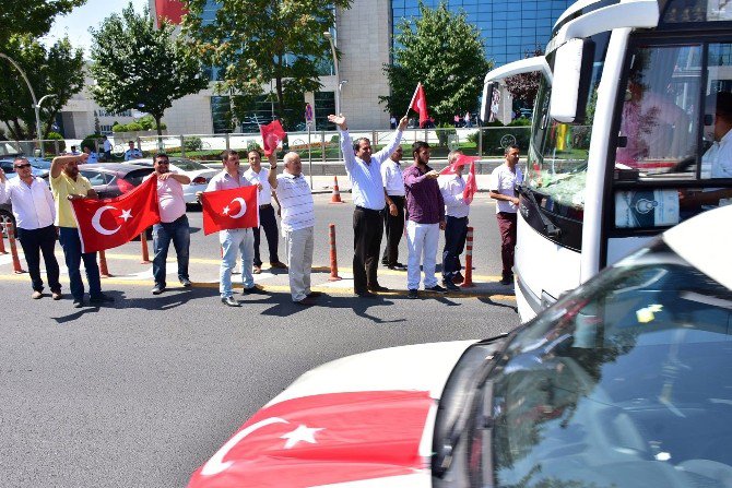 Ankara’da Servis Şoförlerinden Konvoylu Darbe Protestosu