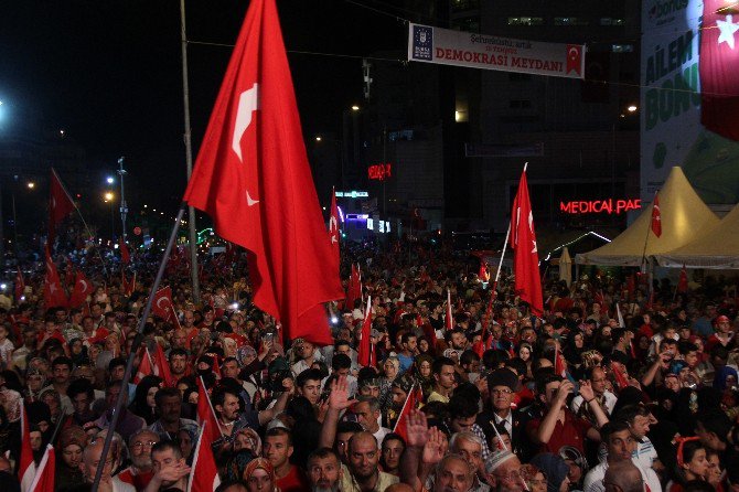 Meydanlarda Demokrasi Nöbeti Devam Ediyor