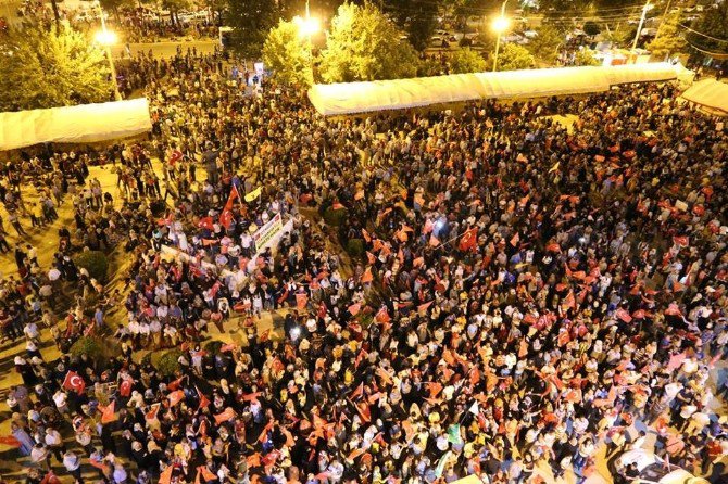 Adıyaman’da, Vatandaşlar Meydanları Boş Bırakmıyor