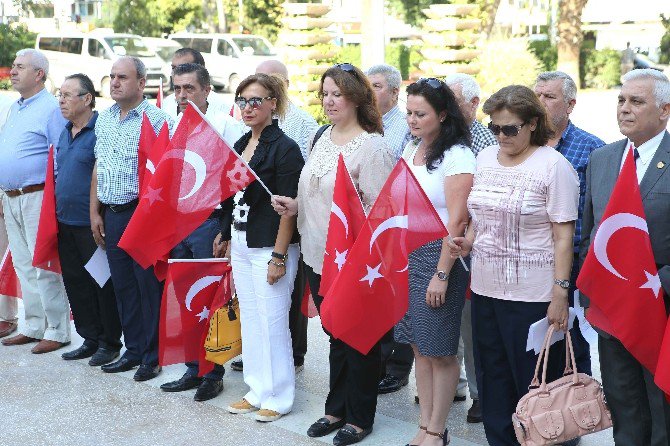 Karşıyakalı Muhtarlardan “Darbe” Tepkisi