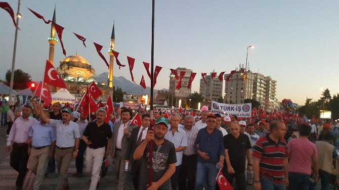 Türk-iş Sendikalarından Kayseri’de Demokrasi Nöbetine Destek