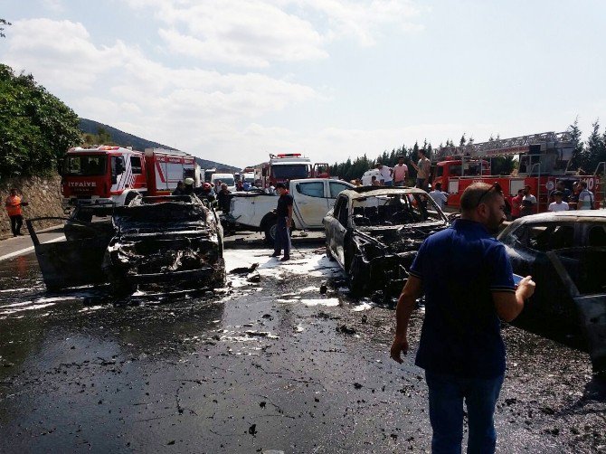 Kocaeli Tem’de Zincirleme Kazada Araçlar Küle Döndü: 7 Yaralı