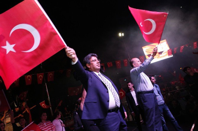 Küçükçekmece’de Milli İrade Ve Demokrasi Nöbetine Devam