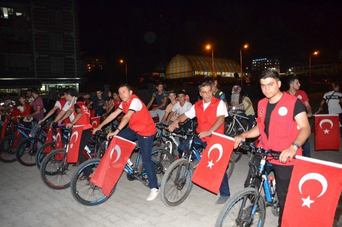 Siirtli Gençler, Demokrasi Şehitleri İçin Pedal Çevirdi