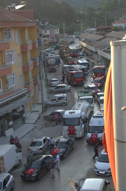 Yığılca’da 300 Araçlık Demokrasi Konvoyu Yollara Çıktı