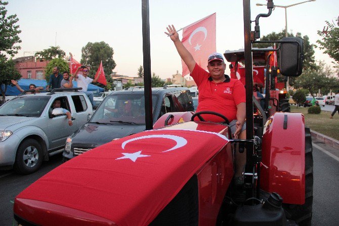 Çiftçilerden Demokrasi Nöbetine ‘Traktörlü’ Destek