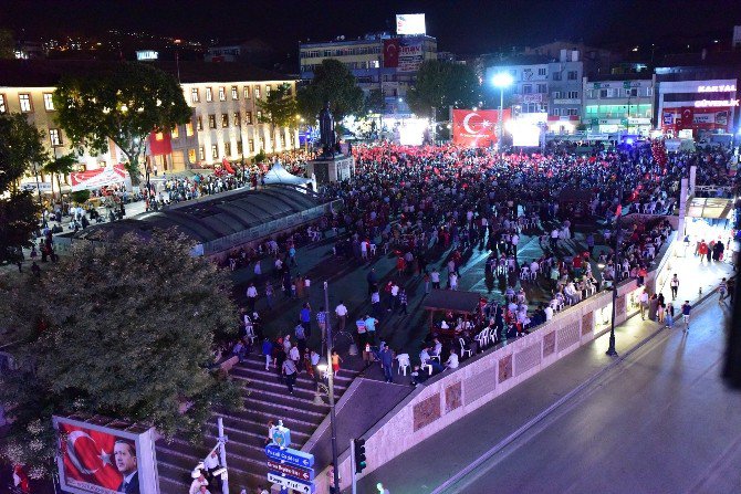 Gürkan, Demokrasi Nöbeti Tutan Vatandaşlarla Bir Araya Geldi