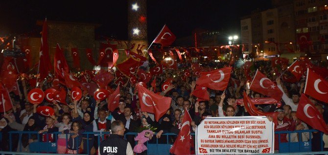 Erzurum’un Demokrasi Nöbetinde Milli Ruh Dorukta