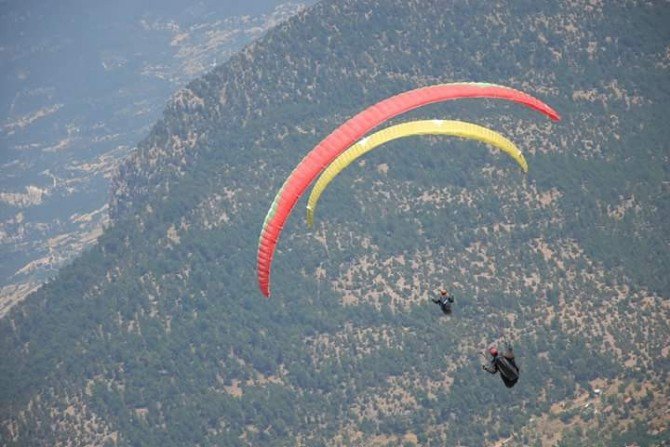 Yamaç Paraşütleri Yarışmasının İlk Ayağı Tamamlandı