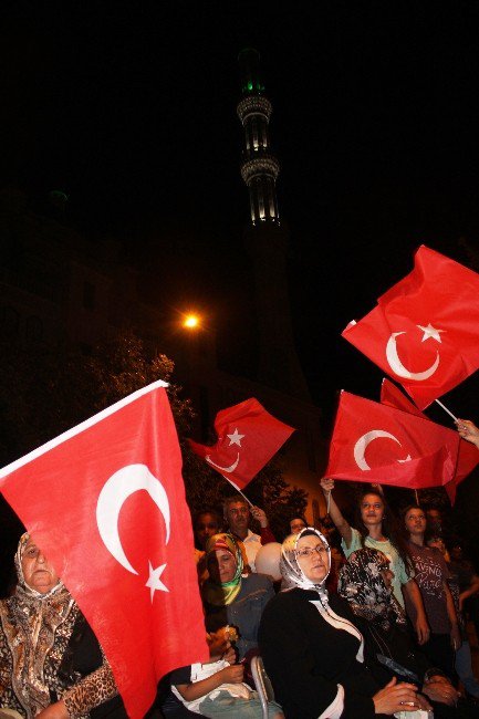 Iğdır Üniversitesi ‘Demokrasi Nöbeti ’İçin Alanları Doldurdu