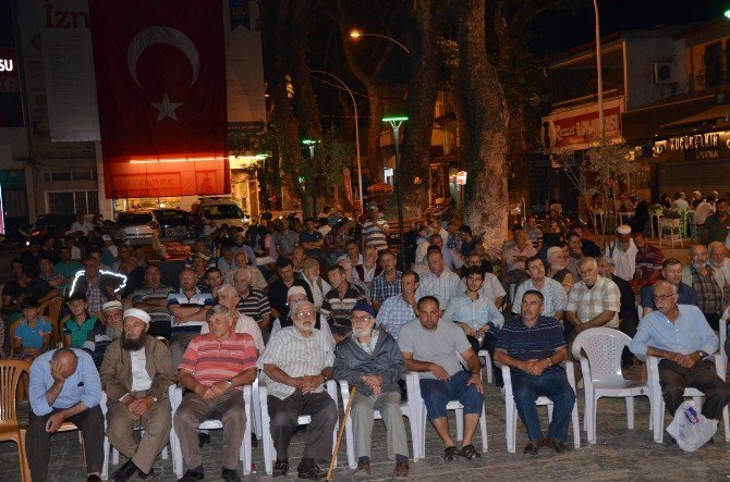 Demokrasi Nöbetinde Minik Elif’ten İstiklal Marşı