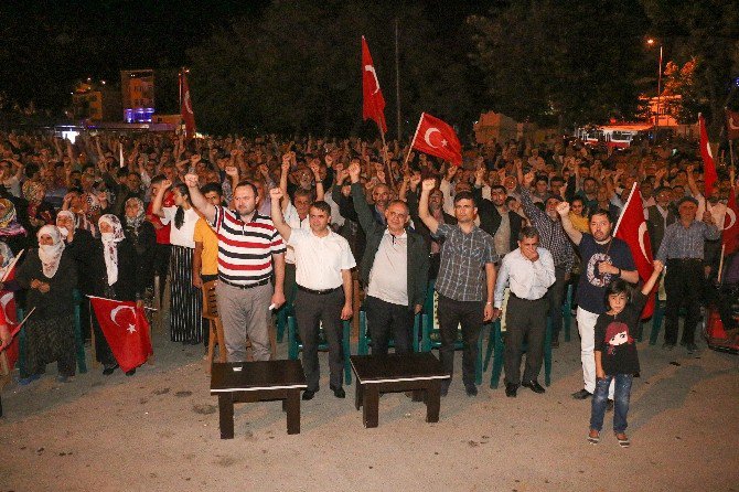 Yahyalı’da Demokrasi Nöbeti Devam Ediyor