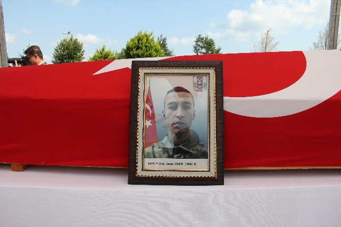 Van’da Şehit Düşen Onbaşı Öner’in Cenazesi İstanbul’da Toprağa Verildi