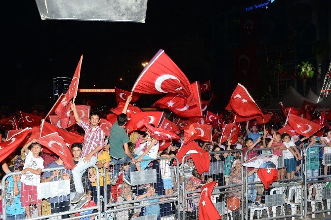 Adana’daki Demokrasi Ve Milli İradeye Saygı Mitingi’nde "Dombıra" Coşkusu Yaşandı