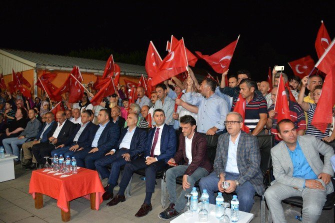 Görele’de Demokrasi Nöbetleri Devam Ediyor