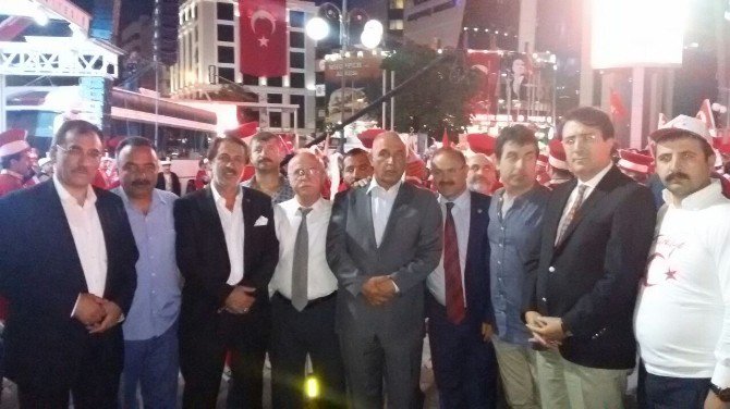 Ilıcalı’dan Bir Gecede İki Şehirde, Dört Demokrasi Nöbeti