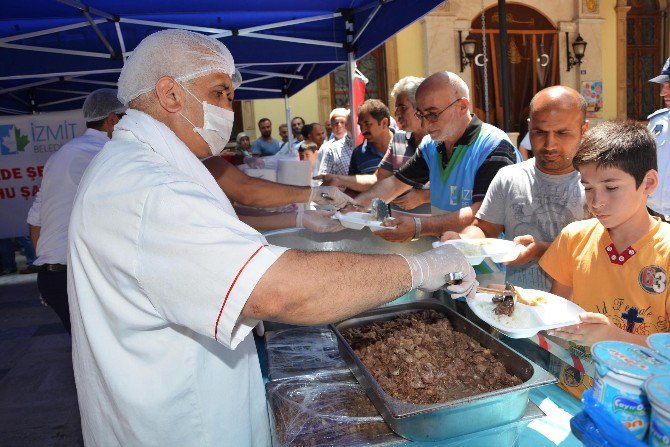 İzmit Belediyesi’nden Demokrasi Şehitleri İçin Mevlit