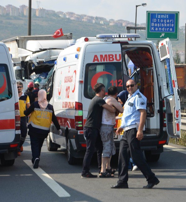 Otomobil İki Tır Arasında Sıkıştı: 1 Ölü, 7 Yaralı