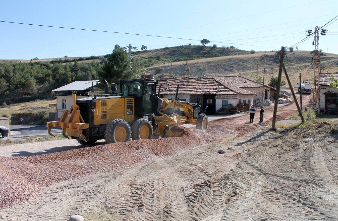 Eskigediz İle Eceköy Ve Sazak Köyleri Arasında Yol Yapım Çalışması