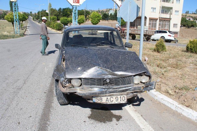 Sivas’ta Trafik Kazası: 2 Yaralı