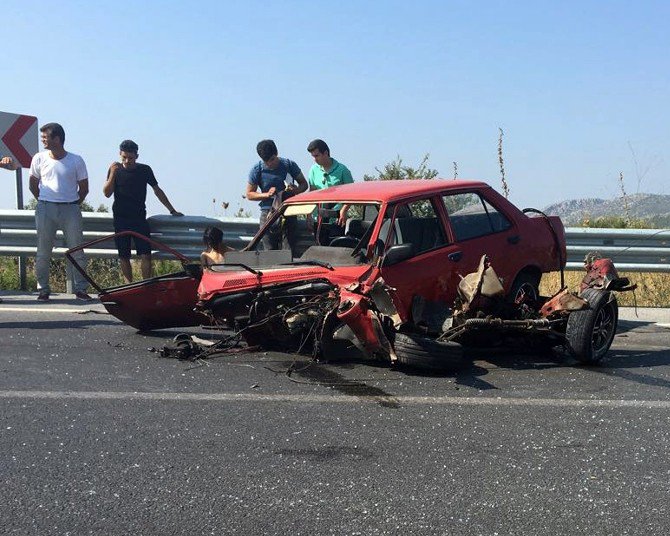 Hurdaya Dönen Araçtan Burunları Bile Kanamadan Çıktılar