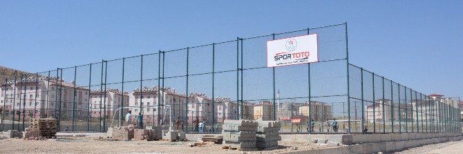 Tuşba Belediyesi’nden Birçok Mahalleye Modern Spor Sahaları