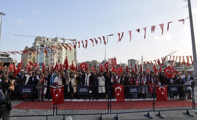 Akademisyenlerden Taksim Meydanı’nda Milli İradeye Saygı Ve Demokrasi Yürüyüşü